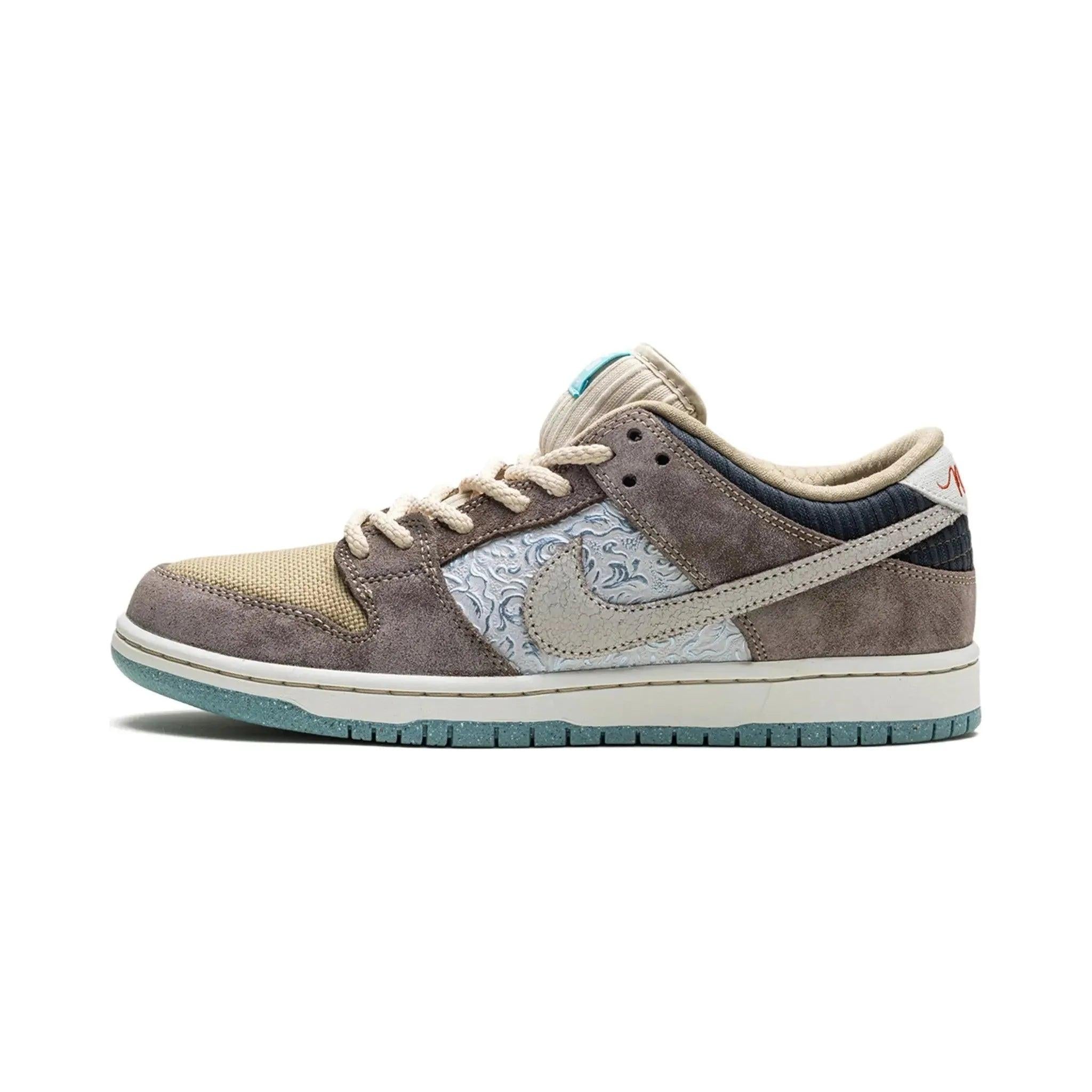 Nike SB Dunk Low - Big Money Savings