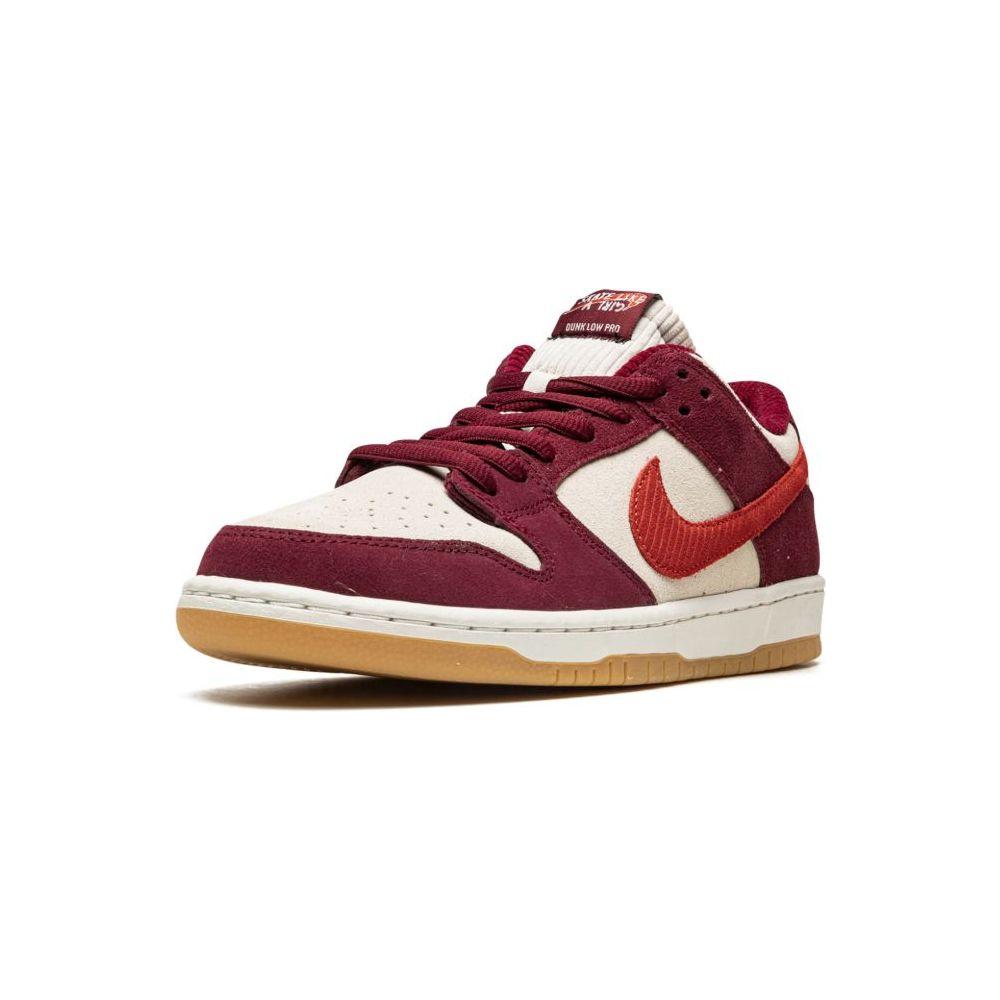 Nike SB Dunk Low - Skate Like a Girl