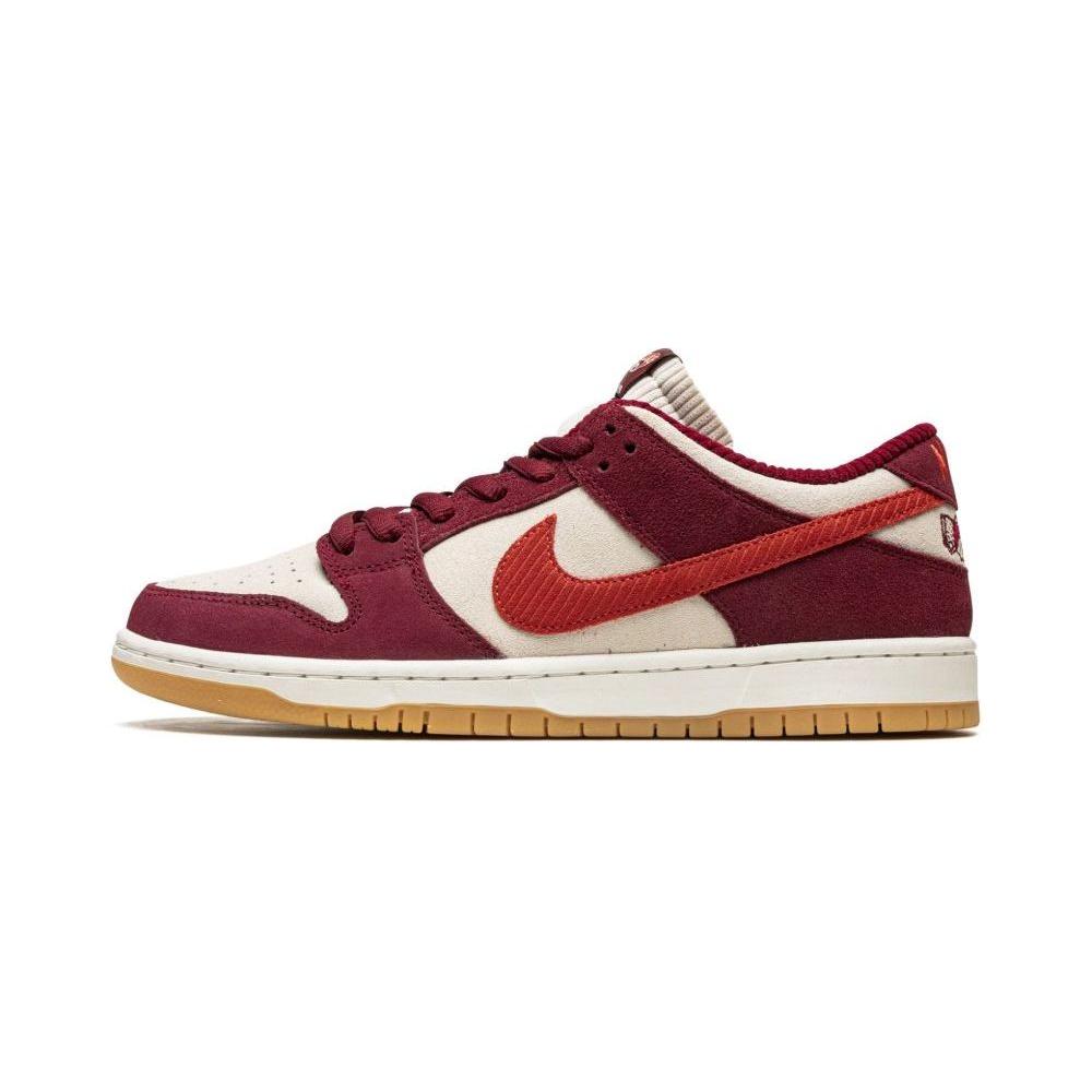 Nike SB Dunk Low - Skate Like a Girl