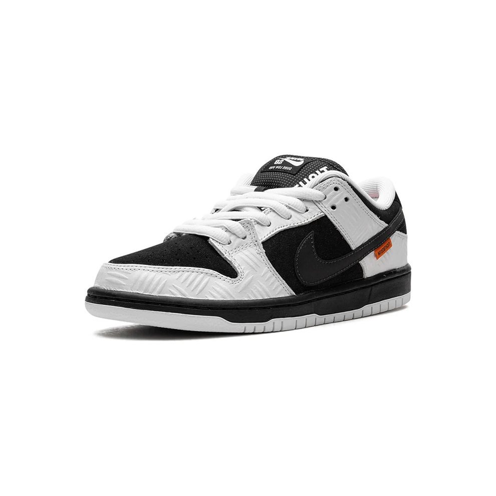 Nike SB Dunk Low - Tightbooth